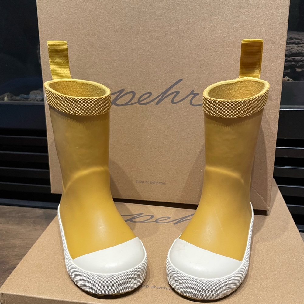 Pehr Honey rain boots size 6
